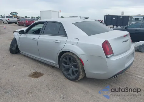 2023 Chrysler 300 Touring z USA, uszkodzony, nr VIN 2C3CCAAG6PH537925